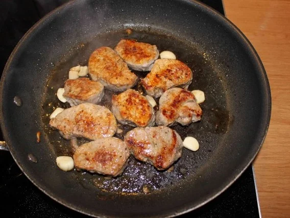 Rezept: Schweinefilet mit Tomate, Mozzarella, Basilikum Bild Nr. 4 Schweinefilet mit Tomate, Mozzarella, Basilikum - Rezept - Bild Nr. 4