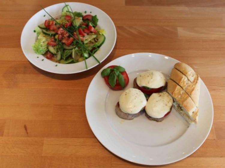 Schweinefilet mit Tomate, Mozzarella, Basilikum - schnell &amp; einfach ...