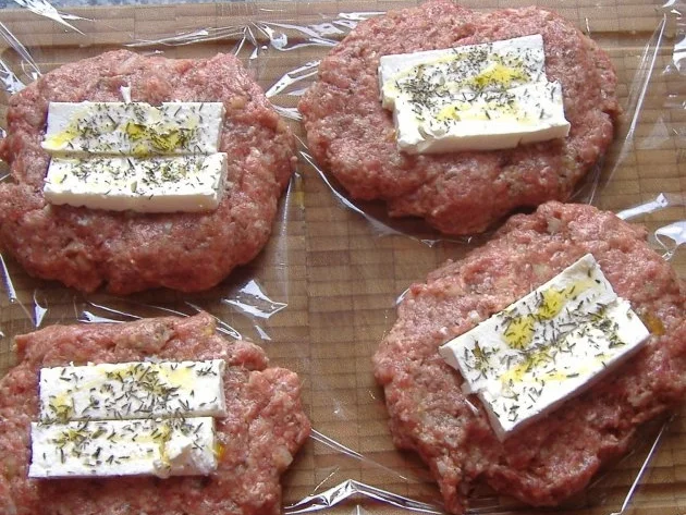 Rezept: Plescavica mit cremiger Ratatouille Bild Nr. 2 Plescavica mit cremiger Ratatouille - Rezept - Bild Nr. 2