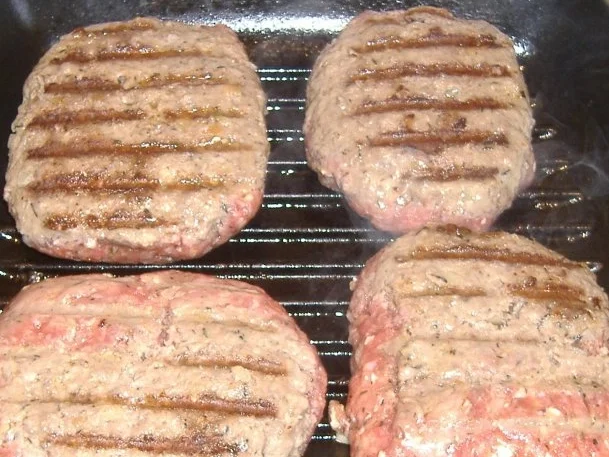 Rezept: Plescavica mit cremiger Ratatouille Bild Nr. 3 Plescavica mit cremiger Ratatouille - Rezept - Bild Nr. 3