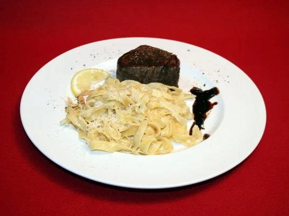 Rezept: Rinderfilet mit Tagliatelle an Zitronenbutter Rinderfilet mit Tagliatelle an Zitronenbutter - Rezept