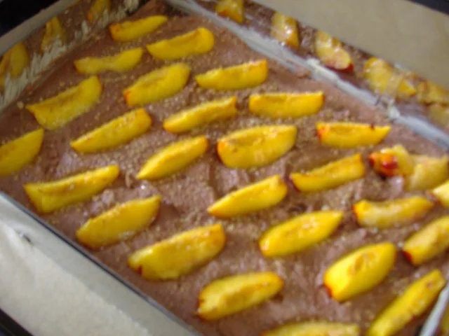 Rezept: Schoko-Nektarinenkuchen Bild Nr. 3 Schoko-Nektarinenkuchen - Rezept - Bild Nr. 3