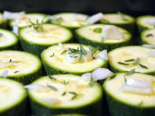 Blätterteigtarte mit bunten Tomaten und Pesto aus confierter Zucchini - Rezept - Bild Nr. 4