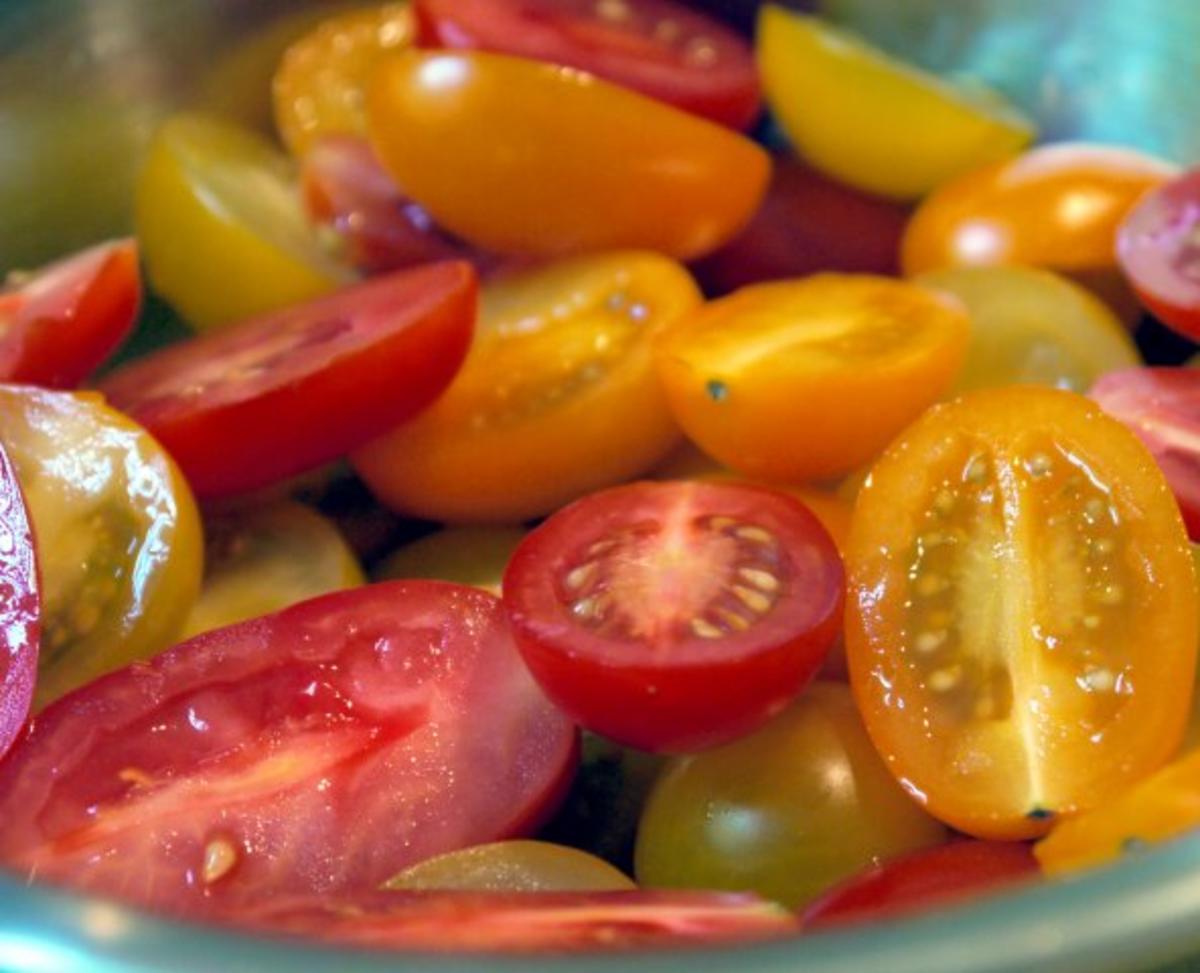 Blätterteigtarte mit bunten Tomaten und Pesto aus confierter Zucchini - Rezept - Bild Nr. 8