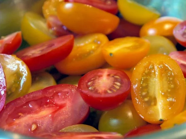 Blätterteigtarte mit bunten Tomaten und Pesto aus confierter Zucchini - Rezept - Bild Nr. 8