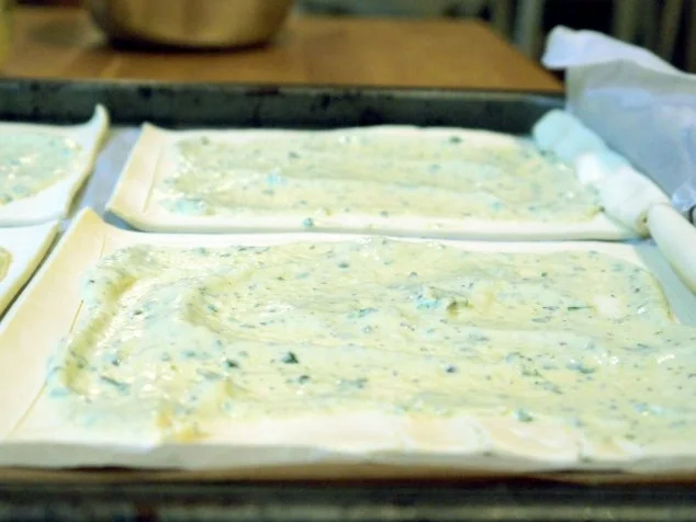 Blätterteigtarte mit bunten Tomaten und Pesto aus confierter Zucchini - Rezept - Bild Nr. 9