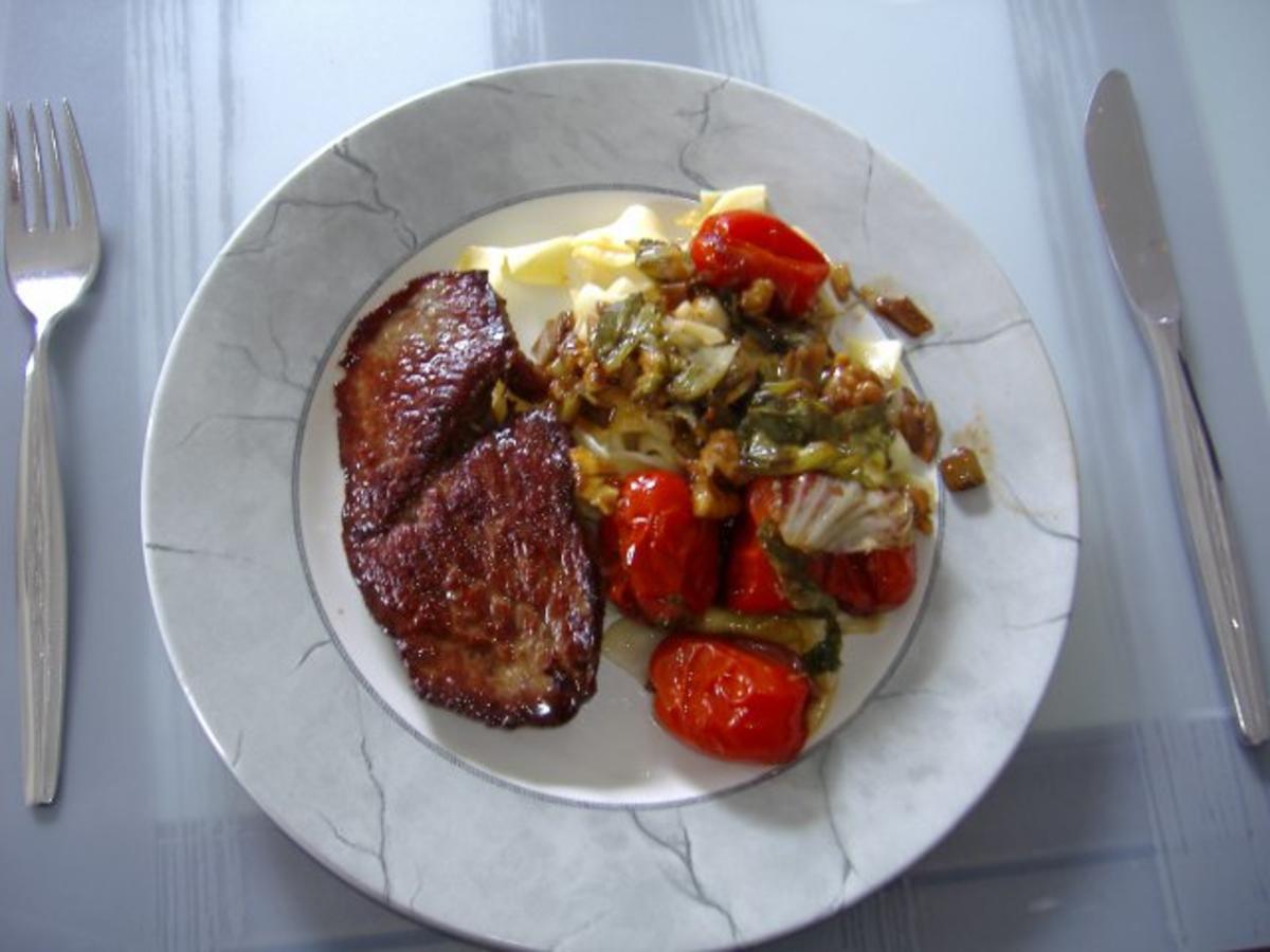 Tomaten- Endiviensalat als warmes Gemüse in Olivenöl - Rezept - kochbar.de
