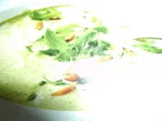 Rucolasuppe mit Pinienkerne - Rezept