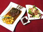 Karree vom Hirsch mit Kräuterauflage und Rosmarin-Kartöffelchen - Rezept