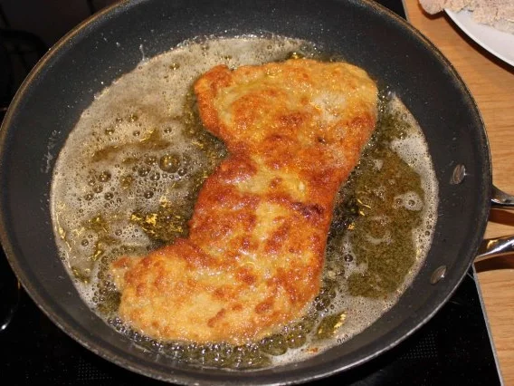 paniertes Schnitzel mit Kohlrabi-Möhren-Gemüse und Petersilien-Kartoffeln - Rezept - Bild Nr. 2