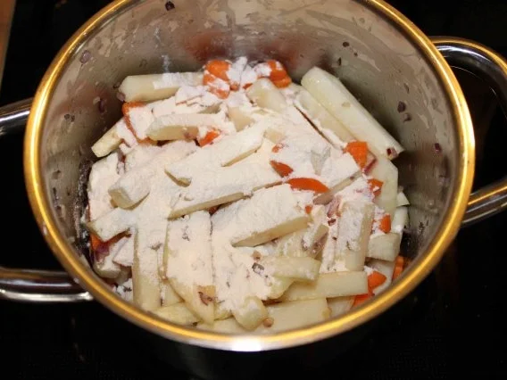 paniertes Schnitzel mit Kohlrabi-Möhren-Gemüse und Petersilien-Kartoffeln - Rezept - Bild Nr. 5