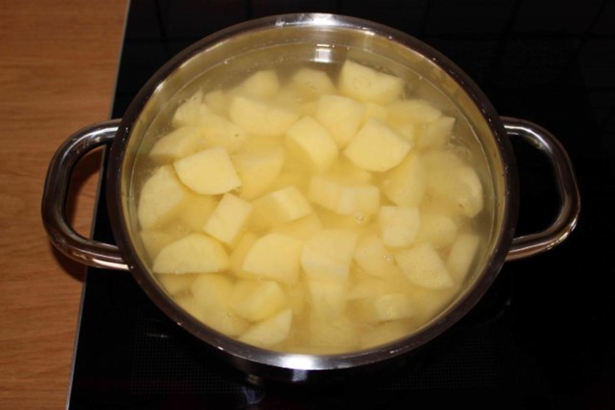 paniertes Schnitzel mit Kohlrabi-Möhren-Gemüse und Petersilien-Kartoffeln - Rezept - Bild Nr. 6