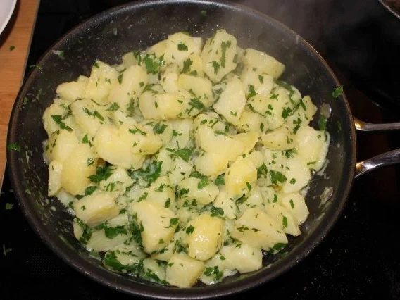 paniertes Schnitzel mit Kohlrabi-Möhren-Gemüse und Petersilien-Kartoffeln - Rezept - Bild Nr. 7
