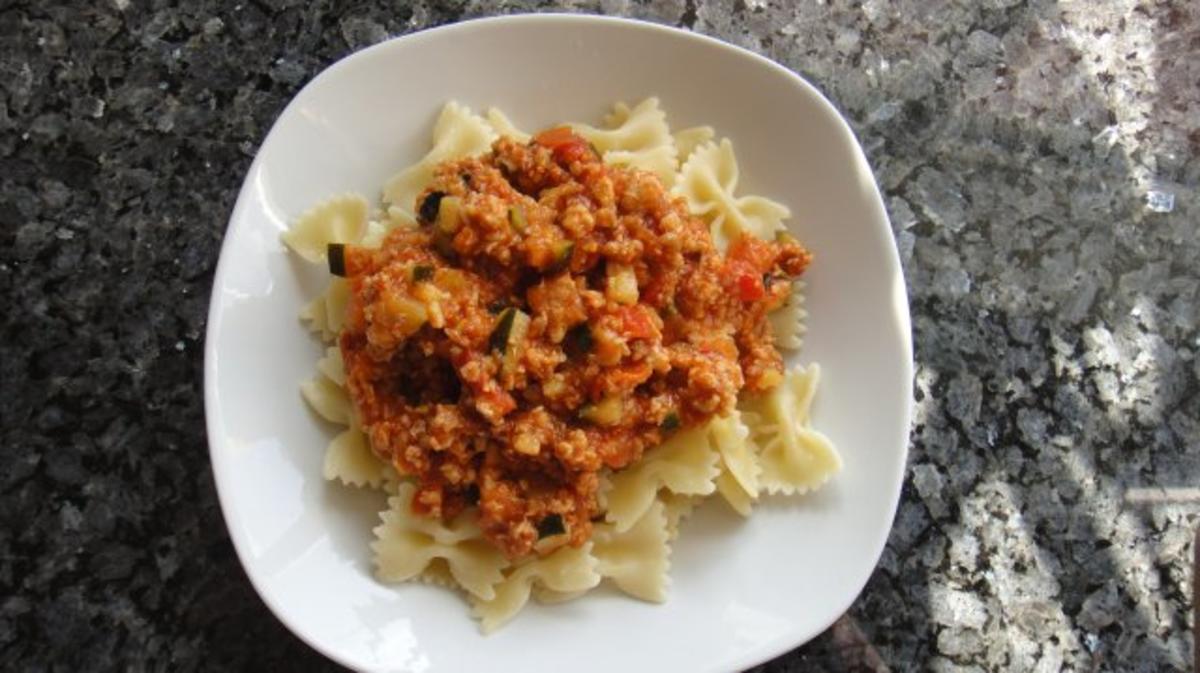 Bilder für Hackfleisch-Zucchini Bolognese - Rezept