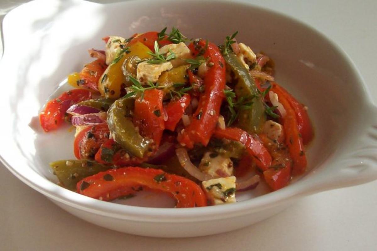 Ofen-Paprika-Salat mit roten Zwiebeln und Hirtenkäse - Rezept - Bild Nr. 9