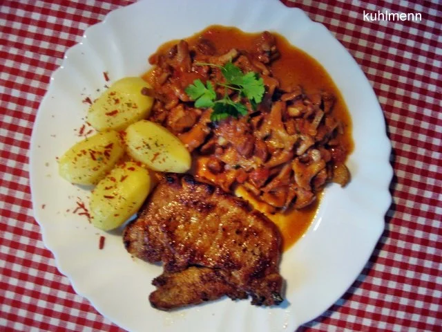 Pfifferlinge in Tomaten/Käse-Pastasoße - Rezept