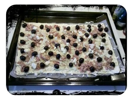 Rezept: Flammkuchen: Thunfisch-Flammkuchen für die WG Bild Nr. 8 Flammkuchen: Thunfisch-Flammkuchen für die WG - Rezept - Bild Nr. 8