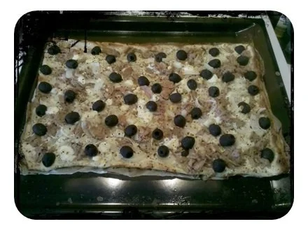 Rezept: Flammkuchen: Thunfisch-Flammkuchen für die WG Bild Nr. 10 Flammkuchen: Thunfisch-Flammkuchen für die WG - Rezept - Bild Nr. 10