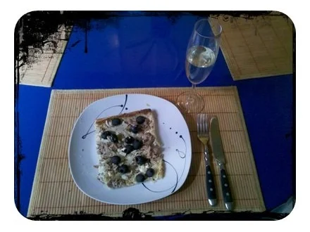 Rezept: Flammkuchen: Thunfisch-Flammkuchen für die WG Bild Nr. 11 Flammkuchen: Thunfisch-Flammkuchen für die WG - Rezept - Bild Nr. 11