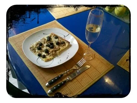 Rezept: Flammkuchen: Thunfisch-Flammkuchen für die WG Bild Nr. 12 Flammkuchen: Thunfisch-Flammkuchen für die WG - Rezept - Bild Nr. 12