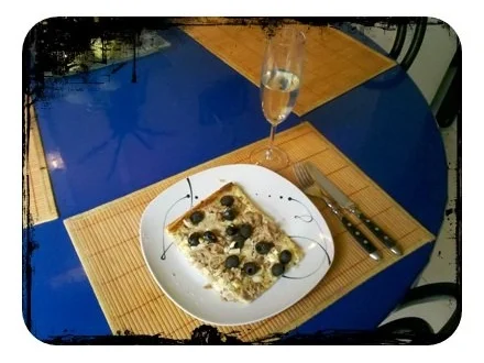 Rezept: Flammkuchen: Thunfisch-Flammkuchen für die WG Bild Nr. 13 Flammkuchen: Thunfisch-Flammkuchen für die WG - Rezept - Bild Nr. 13