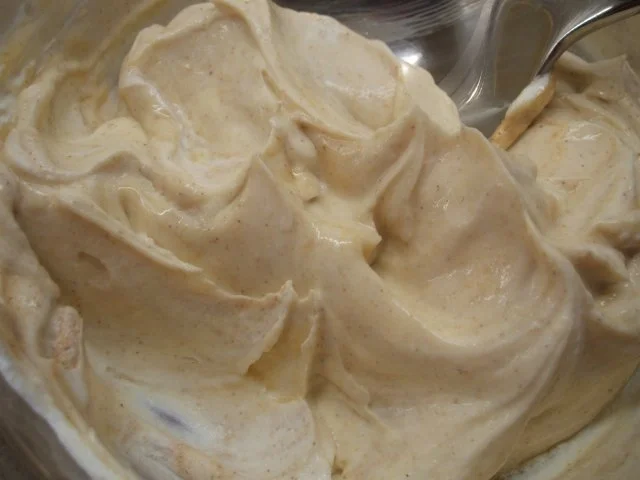 Frischkäse: Pumpernickel mit Gänseblümchen - Rezept - Bild Nr. 2