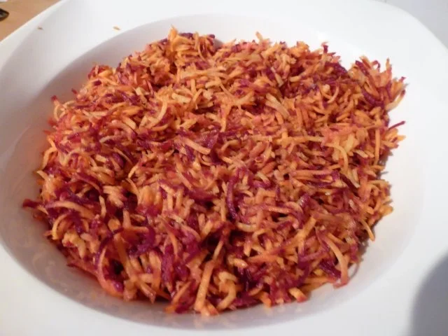 Vierfarbiger würziger Möhrensalat - Rezept - Bild Nr. 3