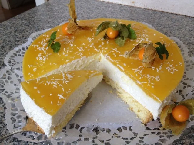 Rezept: Käsesahne-Torte mit Maracuja Käsesahne-Torte mit Maracuja - Rezept