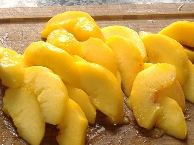 Rezept: Kalbsleber mit Pfirsich und grünem Pfeffer Bild Nr. 3 Kalbsleber mit Pfirsich und grünem Pfeffer - Rezept - Bild Nr. 3