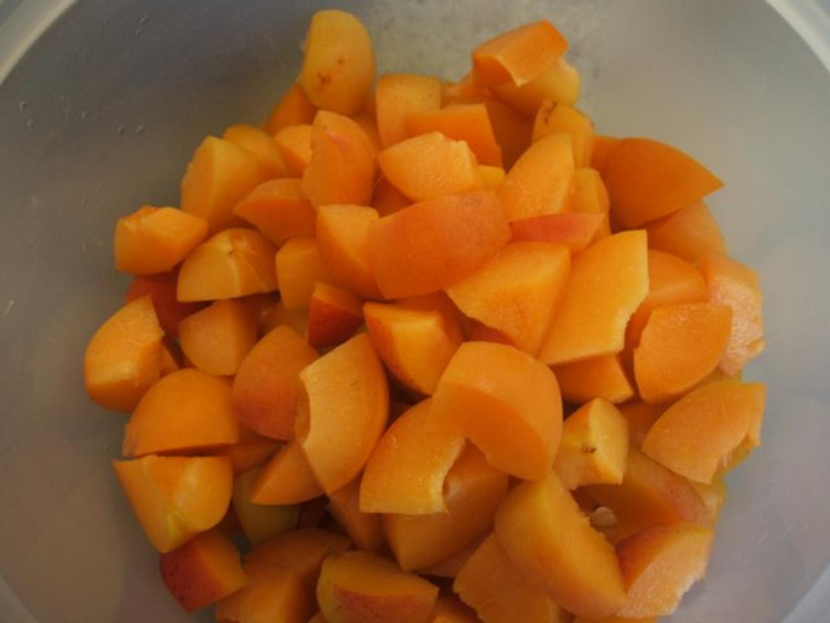 Backen: Aprikosenkuchen mit Schokostreusel und einer Überraschung - Rezept - Bild Nr. 7