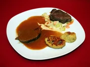 Zweierlei vom Rind mit Kartoffelwickel und Lauchgemüse - Rezept