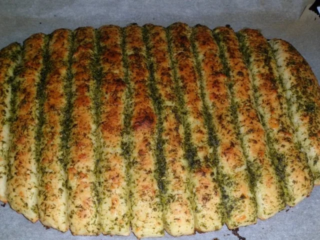 Rezept: Käse-Knobi-Kräuter-Brot Bild Nr. 13 Käse-Knobi-Kräuter-Brot - Rezept - Bild Nr. 13