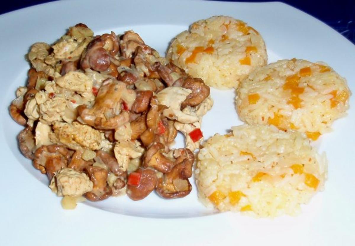 Putenstreifen mit Pfifferlingen und Gemüsereis - Rezept - kochbar.de