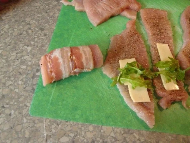 Rezept: Putenschnitzel Röllchen mit Bacon Kruste Bild Nr. 3 Putenschnitzel Röllchen mit Bacon Kruste - Rezept - Bild Nr. 3