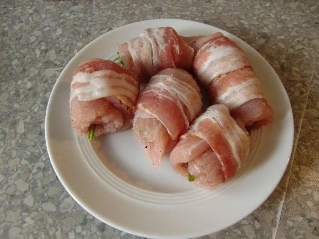 Rezept: Putenschnitzel Röllchen mit Bacon Kruste Bild Nr. 4 Putenschnitzel Röllchen mit Bacon Kruste - Rezept - Bild Nr. 4