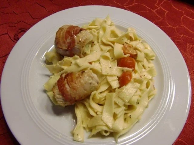 Rezept: Putenschnitzel Röllchen mit Bacon Kruste Putenschnitzel Röllchen mit Bacon Kruste - Rezept