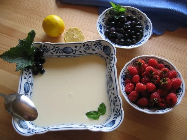 Buttermilchkaltschale mit Himbeeren - Rezept