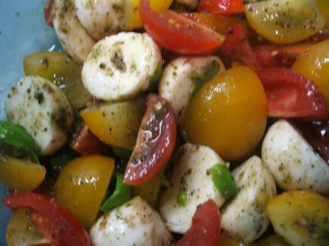 Rezept: Sülzen: Sommersülze "Caprese" auf Basilikumschaum Bild Nr. 3 Sülzen: Sommersülze "Caprese" auf Basilikumschaum - Rezept - Bild Nr. 3