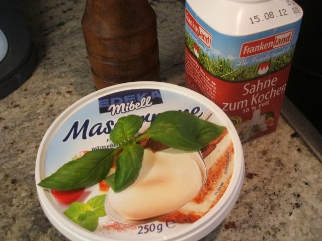 Rezept: Sülzen: Sommersülze "Caprese" auf Basilikumschaum Bild Nr. 6 Sülzen: Sommersülze "Caprese" auf Basilikumschaum - Rezept - Bild Nr. 6