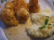 Rezept: Gemüse: Gebackener Blumenkohl mit Remoulade und Kartoffelbrei Gemüse: Gebackener Blumenkohl mit Remoulade und Kartoffelbrei - Rezept