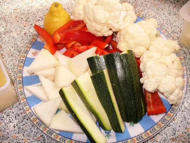 Rezept: Gemüseplatte mit Zitronensoße Bild Nr. 2 Gemüseplatte mit Zitronensoße - Rezept - Bild Nr. 2