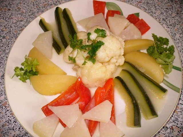 Rezept: Gemüseplatte mit Zitronensoße Gemüseplatte mit Zitronensoße - Rezept