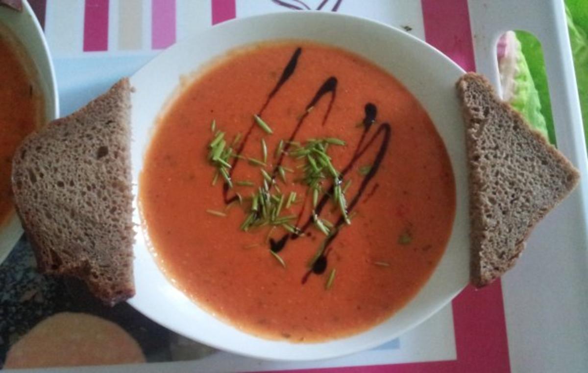 Paprika-Tomaten-Suppe - Rezept