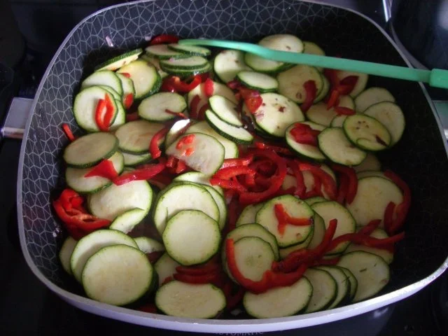 Rezept: Zucchini -Paprika - Auflauf mit Nudeln Bild Nr. 8 Zucchini -Paprika - Auflauf mit Nudeln - Rezept - Bild Nr. 8