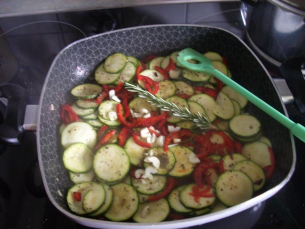 Zucchini -Paprika - Auflauf mit Nudeln - Rezept - Bild Nr. 9