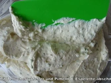 Kirschtomaten - eingelegt,  mit rezenter Frischkäsefüllung - Rezept - Bild Nr. 6