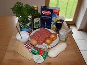 Hackbällchen mit Mozzarella-Kern in Tomatensoße und Makkaroni - Rezept