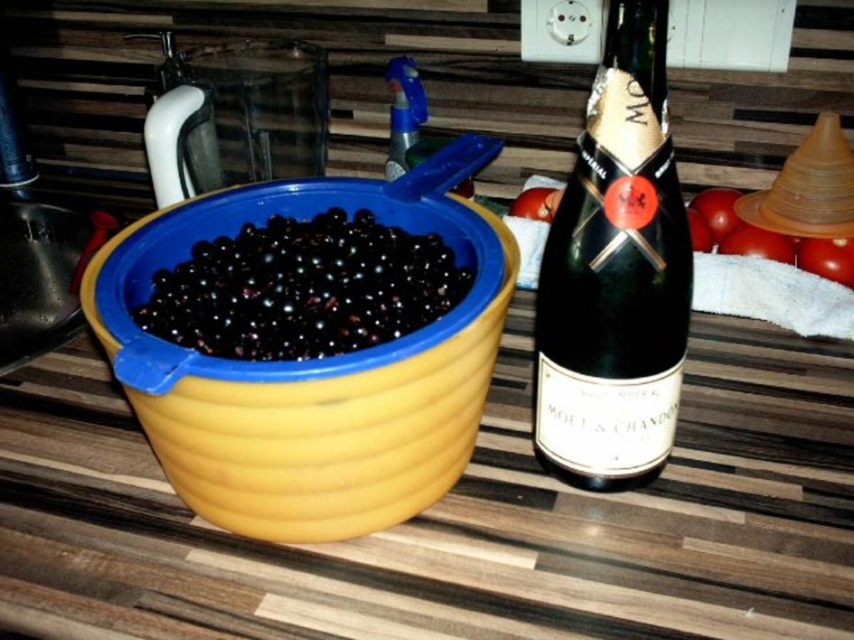 einkochen schwarze Johannisbeeren mit Aprikosen und Champagne - Rezept