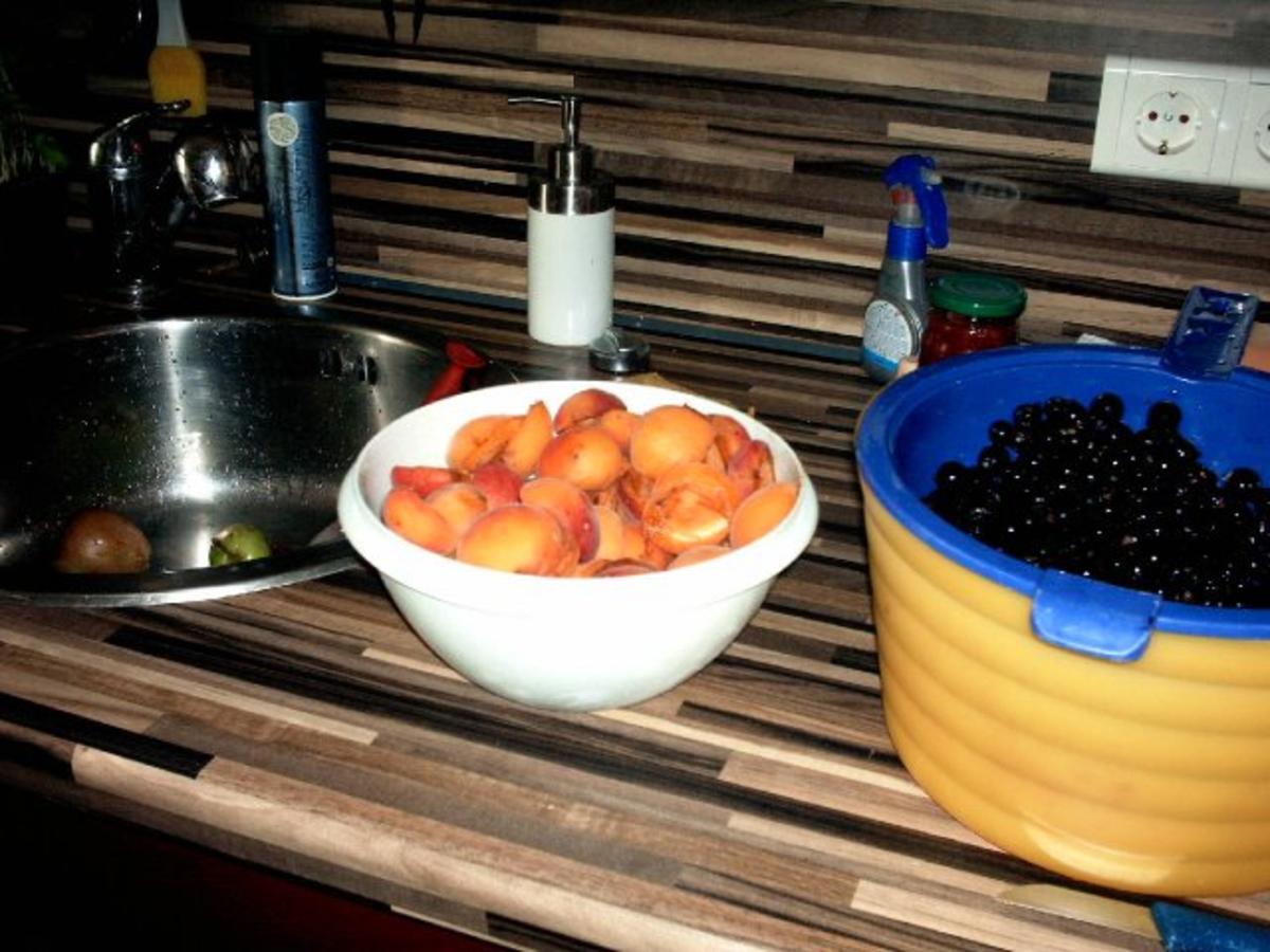 einkochen schwarze Johannisbeeren mit Aprikosen und Champagne - Rezept - Bild Nr. 3