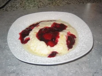 Joghurtcreme mit Beerenkompott - Rezept